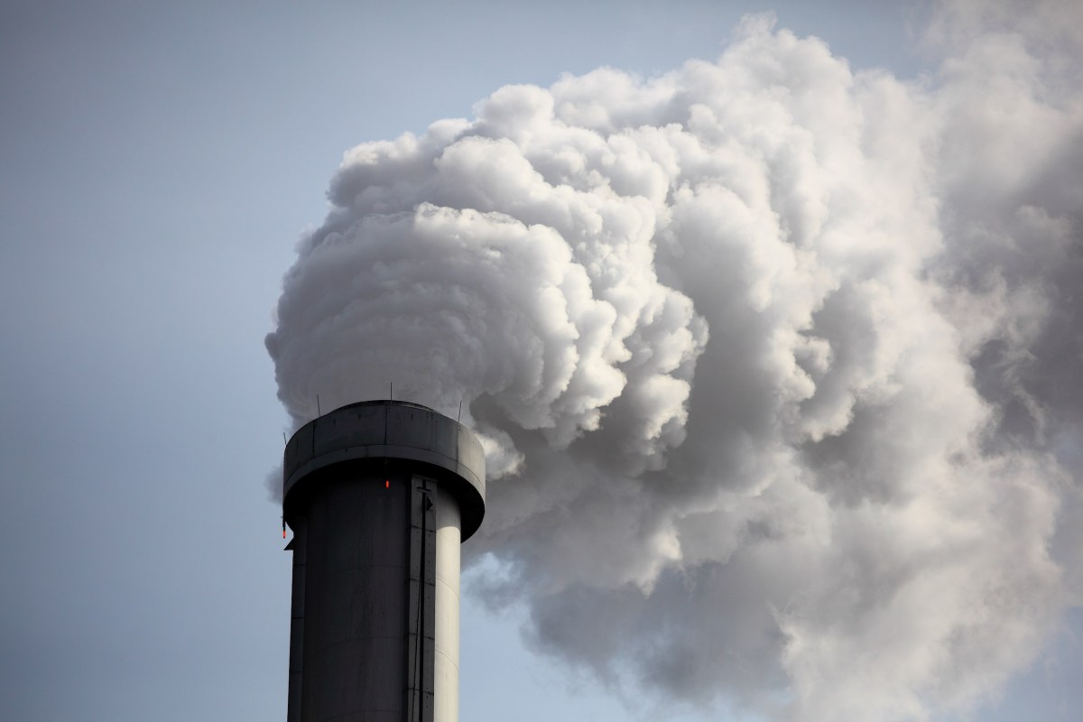 Smokestack emitting carbon pollution