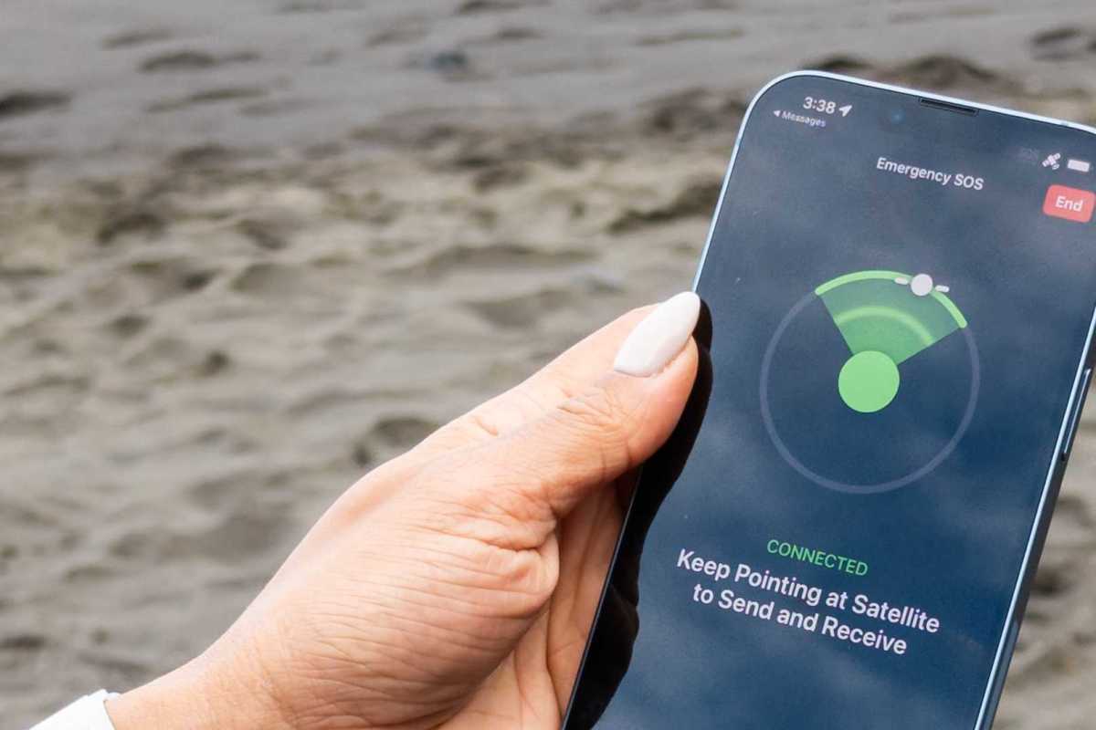 iPhone Emergency SOS via satellite