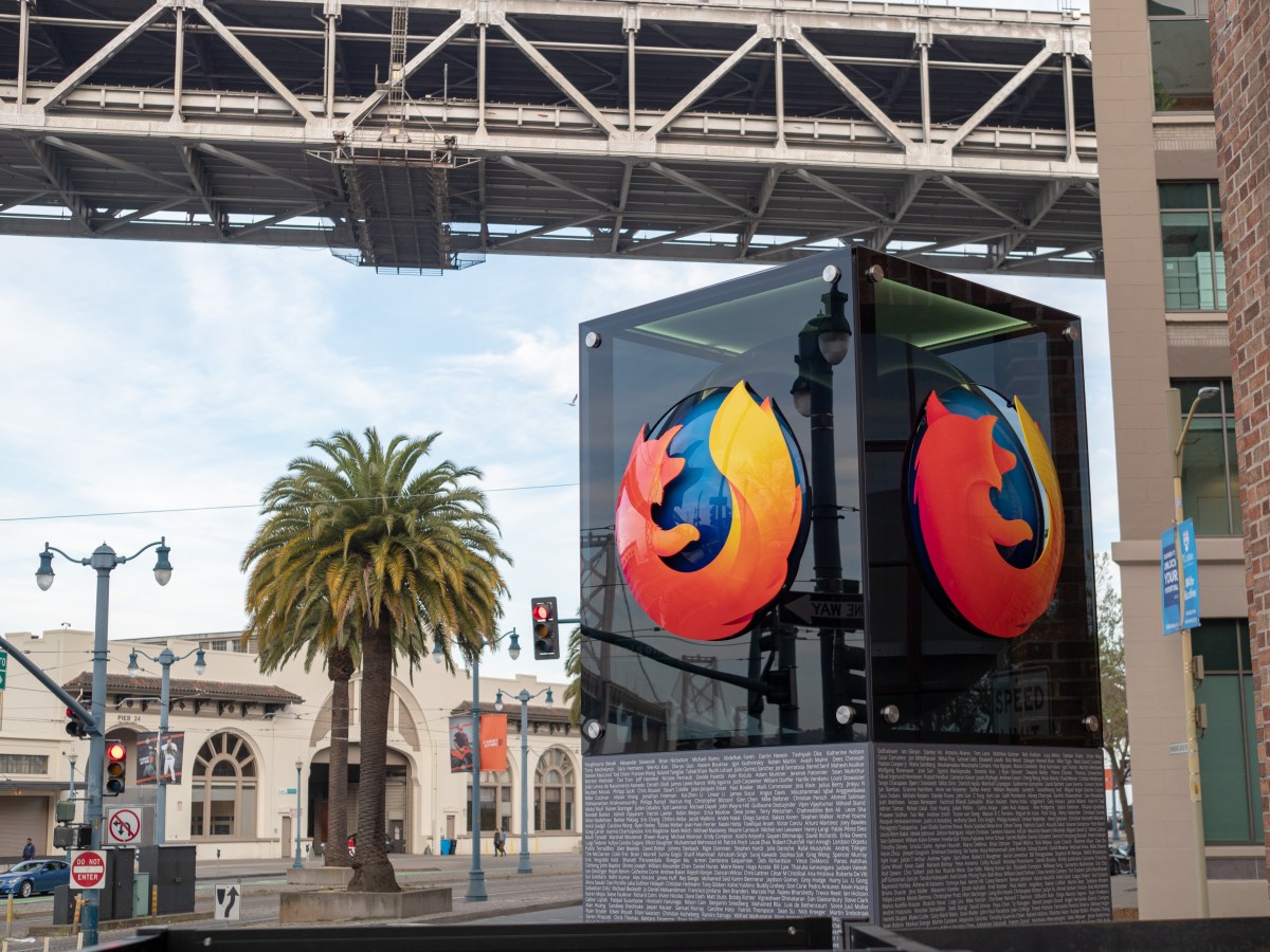 Mozilla Firefox logo outside of San Francisco location with palm tree in backgroundMozilla Firefox logo outside of San Francisco location with palm tree in background